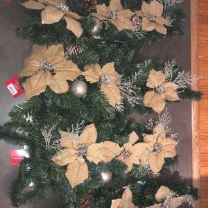 Beautiful Christmas Holiday Garland Wreath Decor